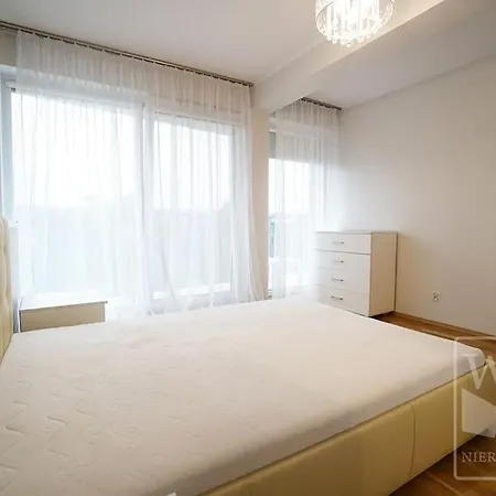 Cosy - Old Town -6 People- New Building- Parking Place شقة