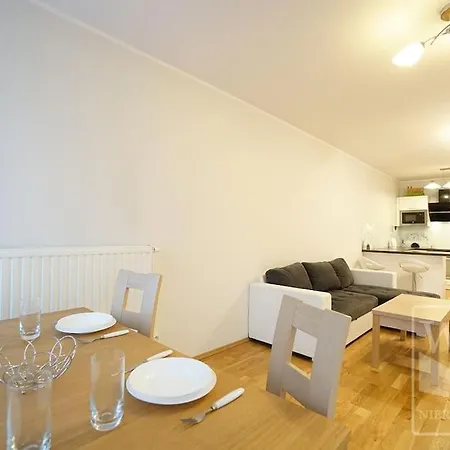 Cosy - Old Town -6 People- New Building- Parking Place شقة