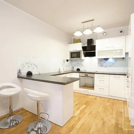 Cosy - Old Town -6 People- New Building- Parking Place شقة