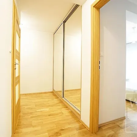 Cosy - Old Town -6 People- New Building- Parking Place Apartment *
